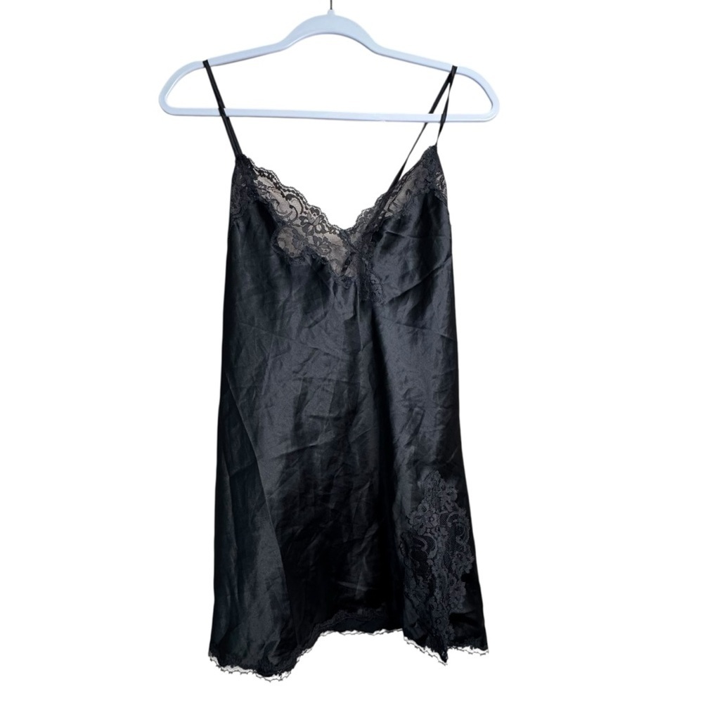 y2k Victoriaโs Secret black lace babydoll silky satin mini slip dress M N33